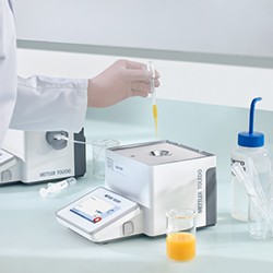 How do you measure Brix with a digital refractometer?