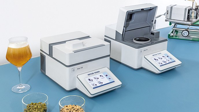 Figure 2. Easy UV and Easy VIS spectrophotometers.