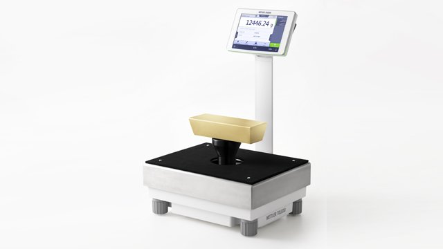 Weighing Gold Bullion