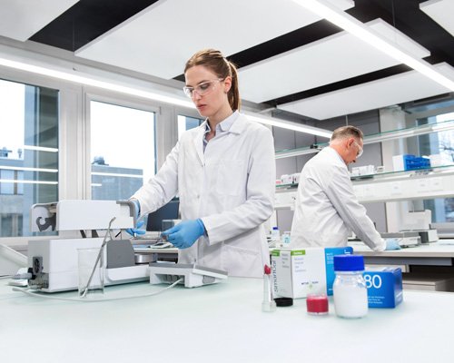 Moisture Analysis with a Halogen Moisture Analyzer