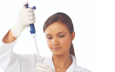 Sådan opretholder du ensartede resultater under pipettering