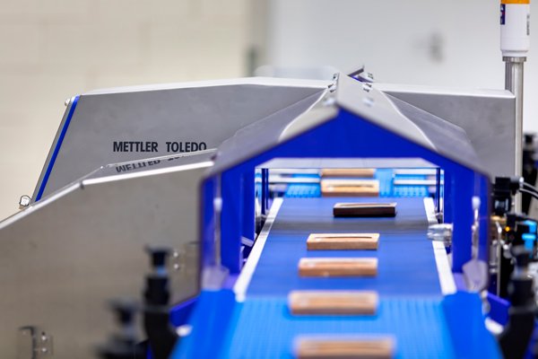 Conveyor belt industrial metal detection system